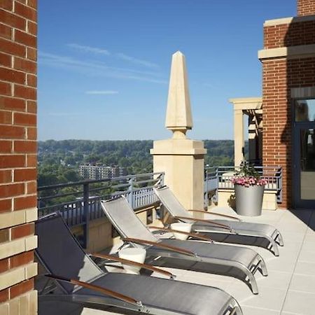 Upscale Comfort Next To Metro And Dining Arlington Esterno foto