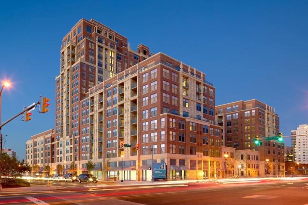 Upscale Comfort Next To Metro And Dining Arlington Esterno foto