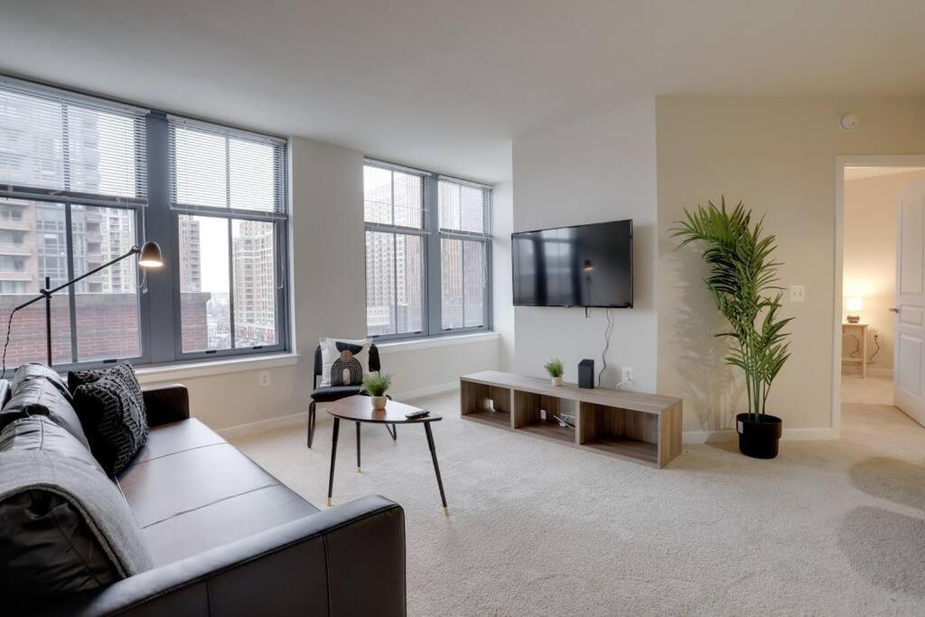 Upscale Comfort Next To Metro And Dining Arlington Esterno foto