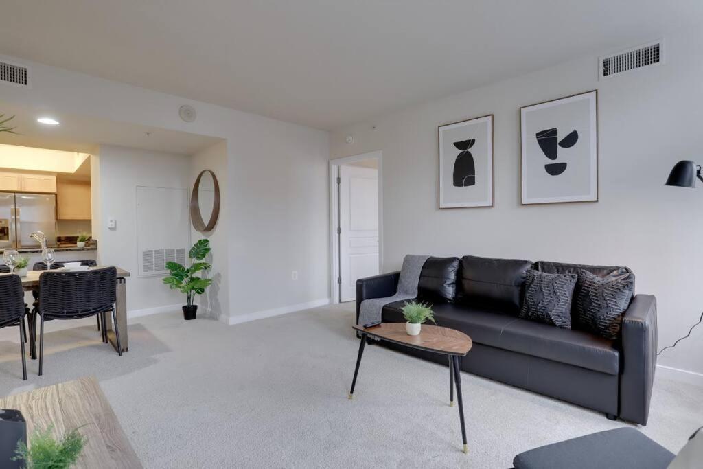 Upscale Comfort Next To Metro And Dining Arlington Esterno foto