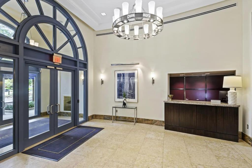 Upscale Comfort Next To Metro And Dining Arlington Esterno foto