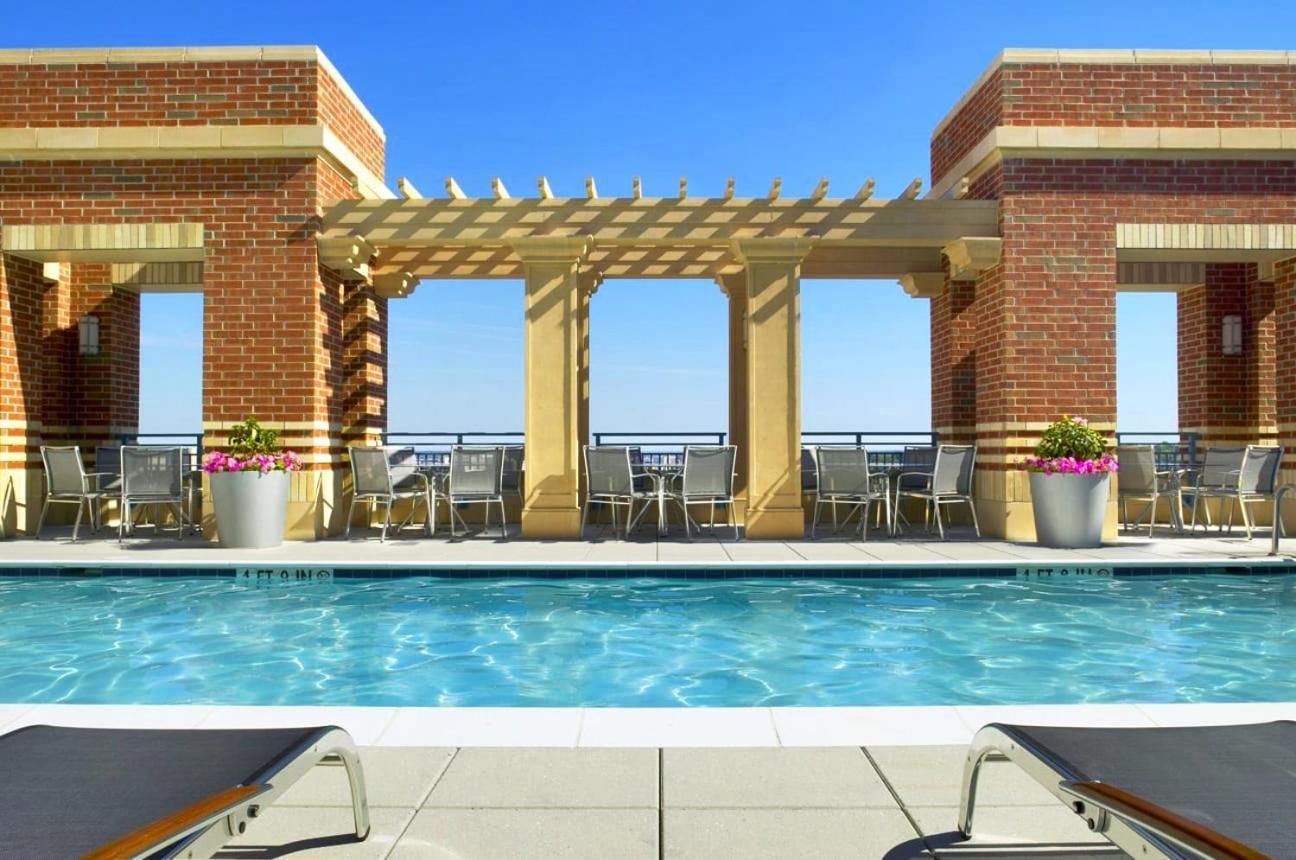 Upscale Comfort Next To Metro And Dining Arlington Esterno foto