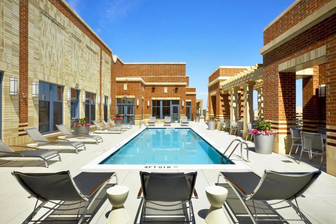Upscale Comfort Next To Metro And Dining Arlington Esterno foto